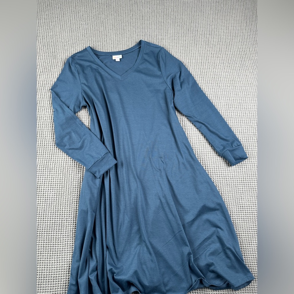 LuLaRoe women’s dark blue V-Neck casual dress size medium fits like a large